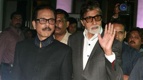 Video Of Amitabh Bachchan Attending Subrata Roy S Funeral Surfaces Amid