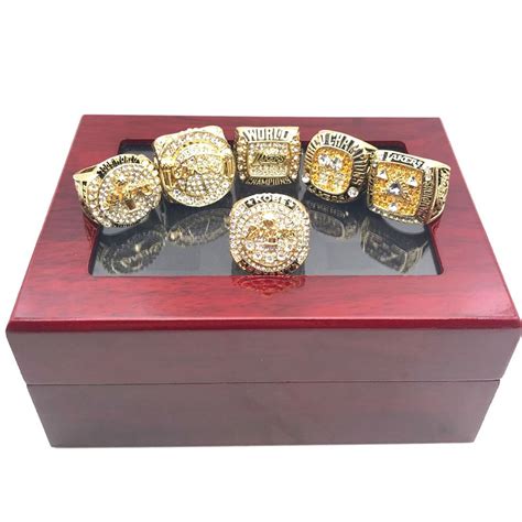 Los Angeles Lakers Championship Rings Set