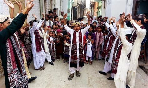 Sindh Brings Out Its Colours On Ajrak Topi Day Pakistan DAWN