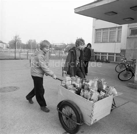 Ddr Bildarchiv Berlin Ddr Altstoffsammlung