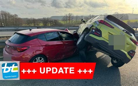 Schwerer Unfall Auf A9 Nahe Bayreuth Hyundai Landet Auf Opel