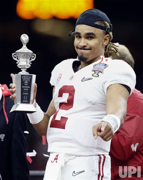 Photo: Alabama Crimson Tide quarterback Jalen Hurts holds trophy ...