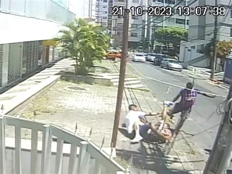 Vídeo Mostra Momento Em Que Torcedor Do Vitória é Espancado Por Torcedores Do Bahia Na Graça