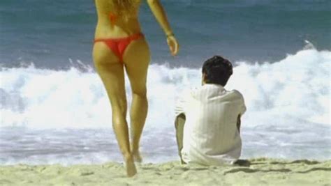 Naked Luz Cipriota in Histórias de Amor Duram Apenas 90 Minutos