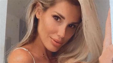 Parece anoréxica Gala Caldirola posó en bikini y nuevamente recibió críticas Tecache cl