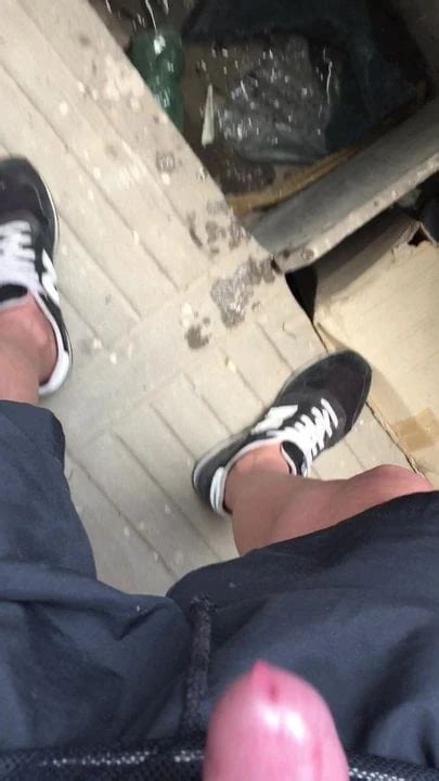 Pisciata Nei Lavatoi Del Palazzo Gay Porn B Xhamster