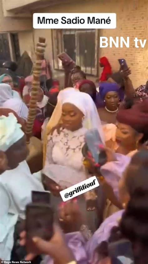 Moment Sadio Manes Teenage Wife 19 Beams As She Is Surrounded By