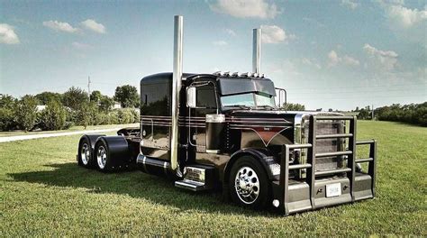 Custom Builds Fitzgerald Peterbilt Off