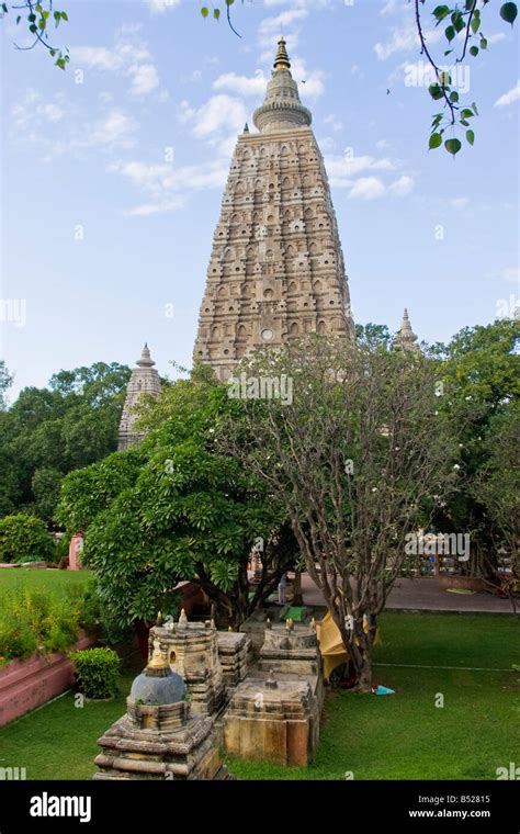 Mahabodhi temple in Bodhgaya, Bihar state , India Stock Photo - Alamy