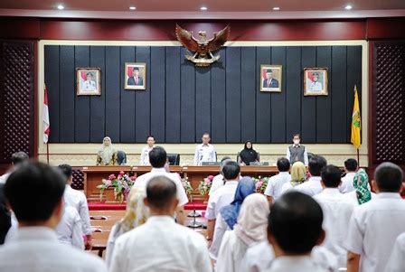 Sekdaprov Fahrizal Darminto Pimpin Rapat Pelaksanaan Apbd Dan