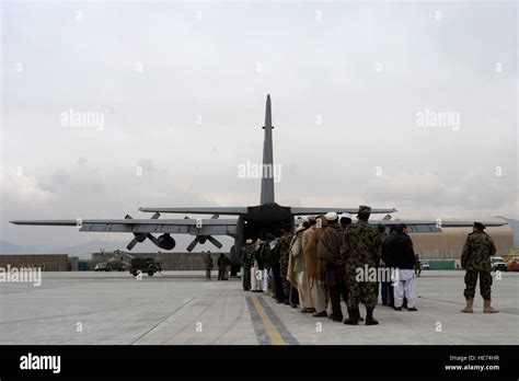 Afghan National Army Soldaten An Bord Ein Aaf C Hercules F R Den