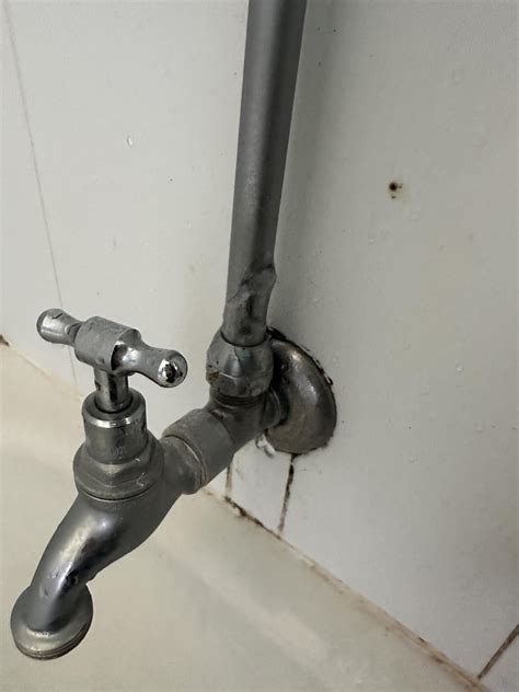 how to fix a leaking bath tap