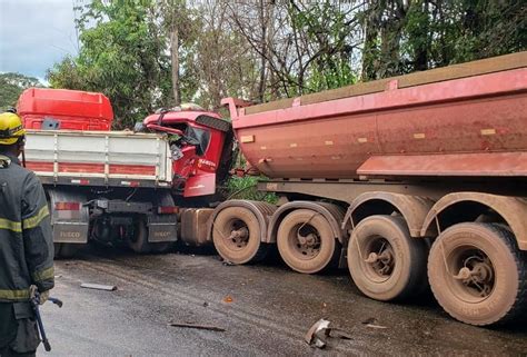 Acidente Entre Dois Caminh Es Deixa Um Morto Na Mg Em Betim