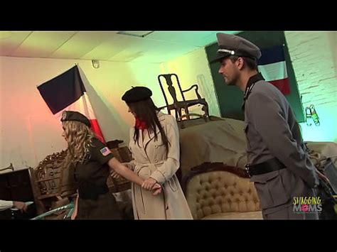 Una Atractiva Milf Morena Tiene Excelentes Habilidades Para Montar Una Polla Mientras Que Su