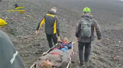 Turista Britannica Si Frattura Una Caviglia Sull Etna Riportata A