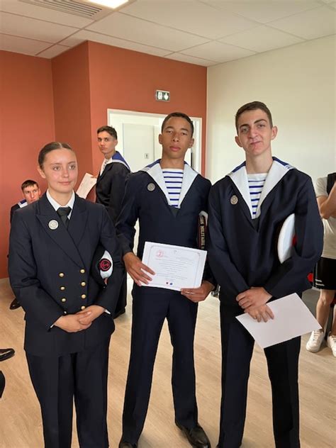 Cérémonie de fin de cycle de la Préparation Militaire Marine Commandant