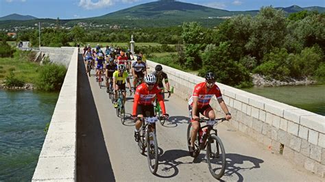 Balade en vélo loisir au départ de Sinj Alkar Adventures Croatia