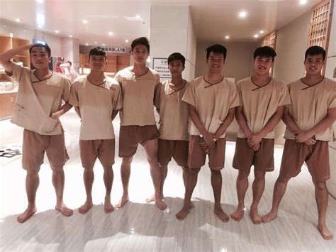 Dàn hot boy U23 Việt Nam đi mát xa trước trận quyết chiến Iraq