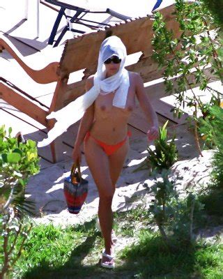 Elizabeth Hurley Nude Post By Tintop Porn Pictures Xxx Photos Sex Images Pictoa