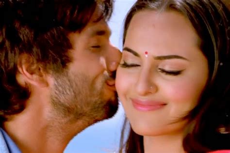 Sonakshi Sinha And Shahid Kapoor In R Rajkumar