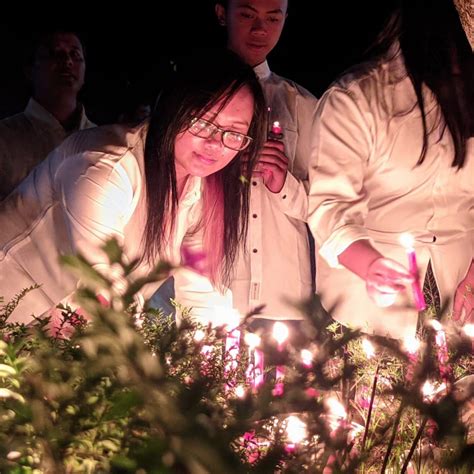 Buddhazine Umat Buddha Pedesaan Menggelar Puja Bakti Memperingati