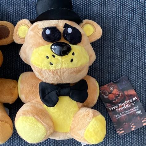 FIVE NIGHTS AT Freddy’s Freddy Fazbear/ Golden Freddy Plushies Funko 8 ...