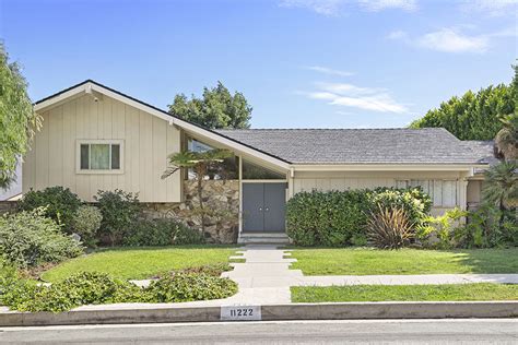 'Brady Bunch' House Sells For 40 Percent Under Asking Price