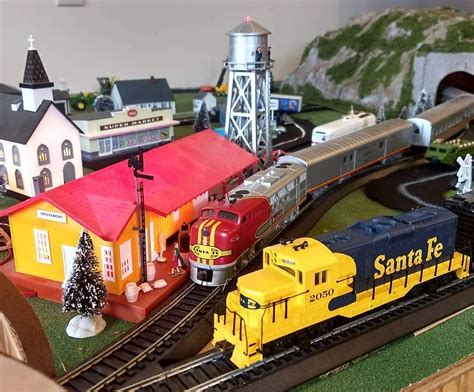 Emd Gp9m Santa Fe Blue And Yellow Model Train Diesel Locomotive Ho