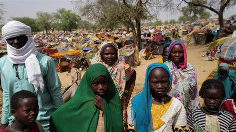 Au Tchad des enfants soudanais réfugiés aux regards vides et très