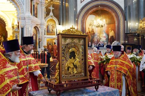 Святейший Патриарх Кирилл возглавил встречу Феодоровской иконы Божией ...