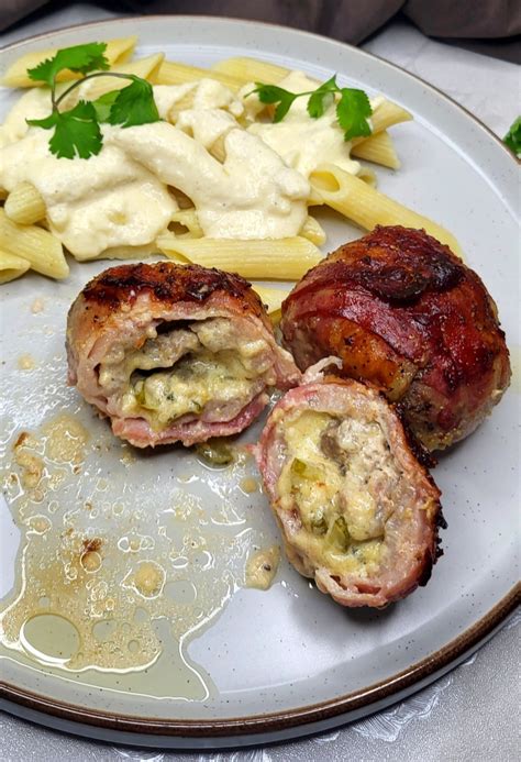Мясные шарики с сыром чеддер и маринованным огурцом рецепт с фото ...