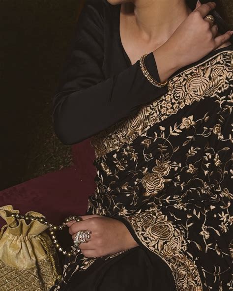 Saba Chowdhury | Day 2/10 Days of Desi Wedding 🪷🕊️🪔 90’s er naika much