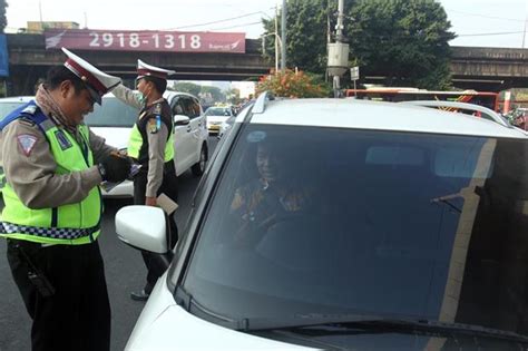 Hari Pertama Penindakan Ganjil Genap Di Pagi Hari Kendaraan Ditilang