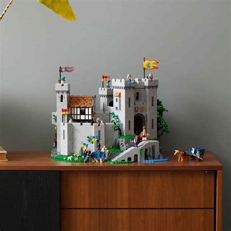 Конструктор Lego 10305 Icons Замок Львиных Рыцарей