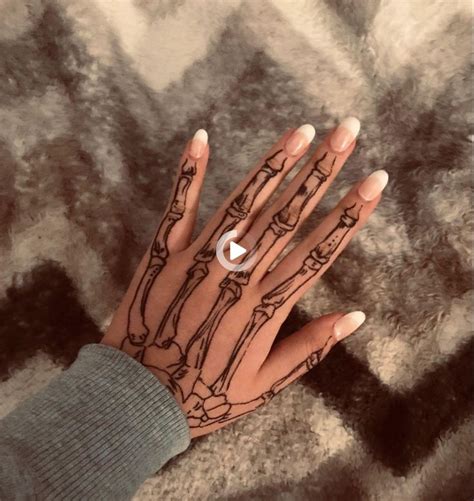 Skeleton Hand Tattoo Tatuajes De Hueso Tatuajes Creativos Tatuajes