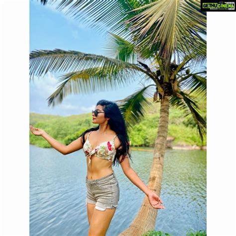 Hot Sexy Yukti Kapoor Bikini Pics