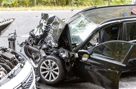 Unfall Mit Lkw Zwei Schwerverletzte Und Ein Toter Hund Ilmenau