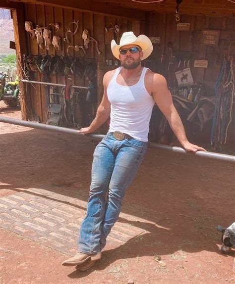 Pin By Linda Bozak On Hot Bods Men In Tight Pants Tight Jeans Men Bearded Men Hot