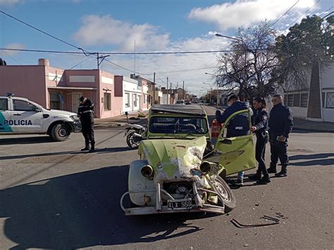 Fuerte choque en 9 de Julio y Solís mujer hospitalizada tras ser