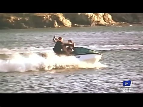 Ces Salopes Aiment Se Faire Baiser Au Bord De L Eau XVIDEOS