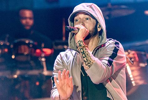 Eminem Is Back With Kamikaze A Surprise Album For His Day One Fans