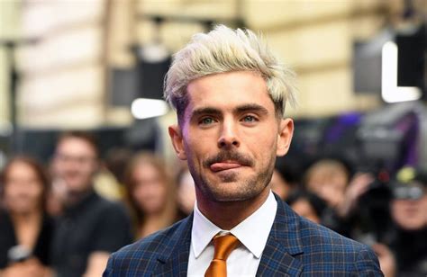 Zac Efron Enloquece Internet Con Su Torso Desnudo En Una Sauna Qu Pasa