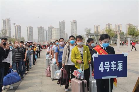 开往春天的列车 来宾市赴粤务工直达专列温暖出发 —840名来宾籍外出务工人员乘专列返岗 搜狐大视野 搜狐新闻