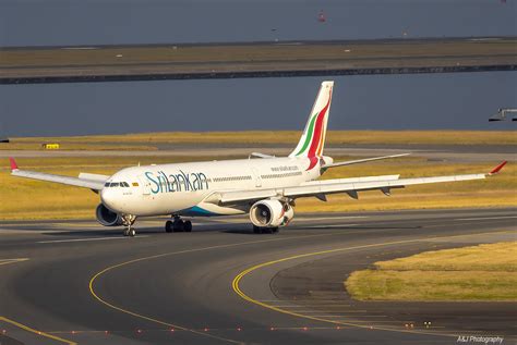 Srilankan A R Alm Sydney Airport Annette Logan Flickr