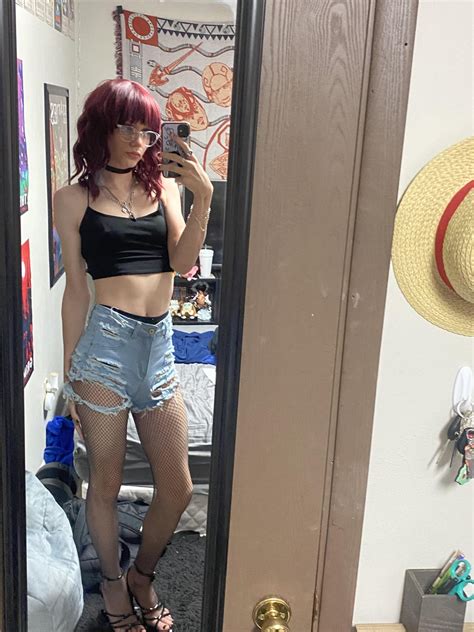 Do y’all think this outfit is cute for the club? Pls give me cute