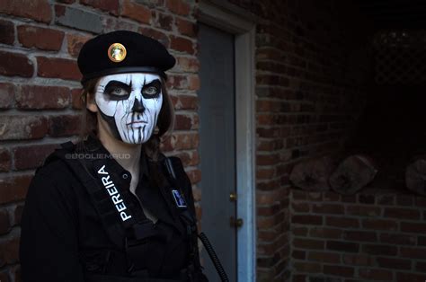 My Caveira Cosplay @booliemaud picture credit @nolimitlvg : r/Rainbow6