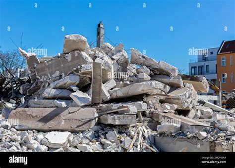 Destructions Hi Res Stock Photography And Images Alamy