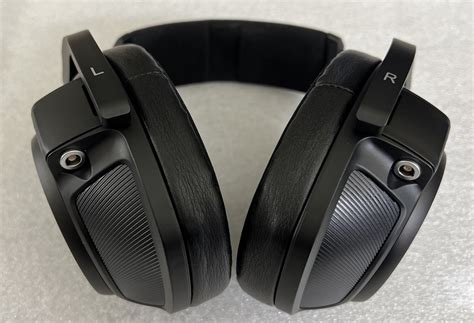 Closed Sennheiser HD 820 Headphones In Excellent Condition Price