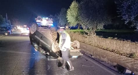 Velletri grave incidente stradale auto si ribalta più volte sulla