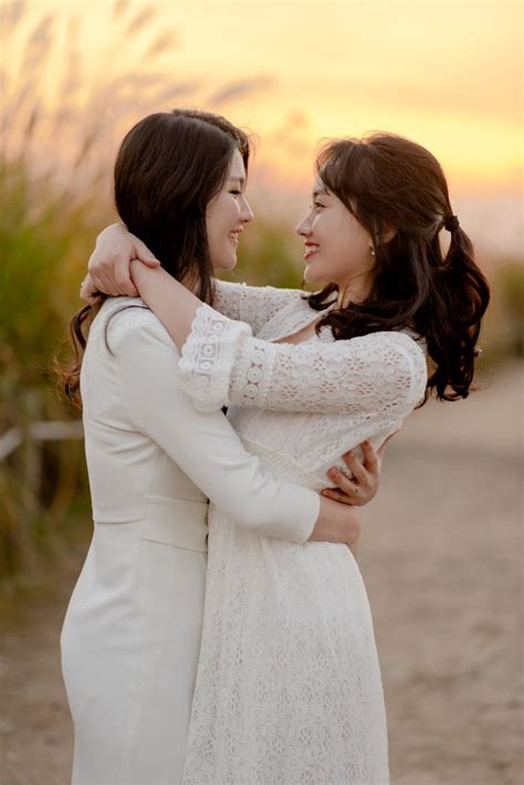 Wlw Wedding Lgbt Wedding Cute Lesbian Couples Lesbian Love Kim